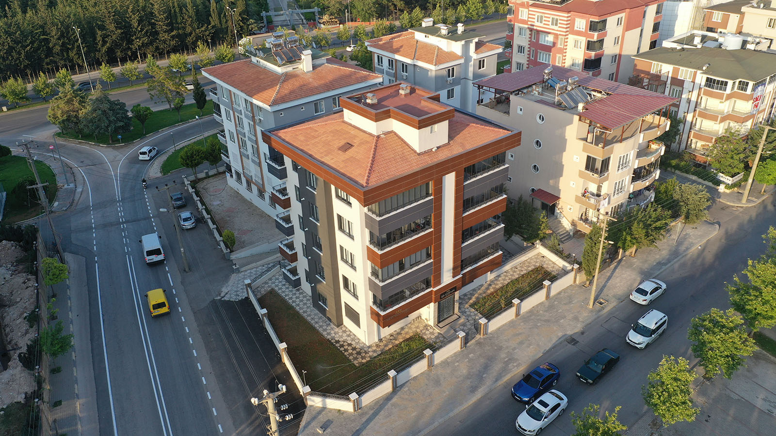 Efe Güllüoğlu Apartmanı